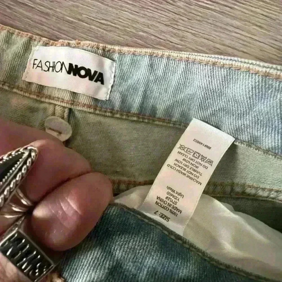 Fashion nova size 7 mid rise wide leg straight jeans - Picture 3 of 3